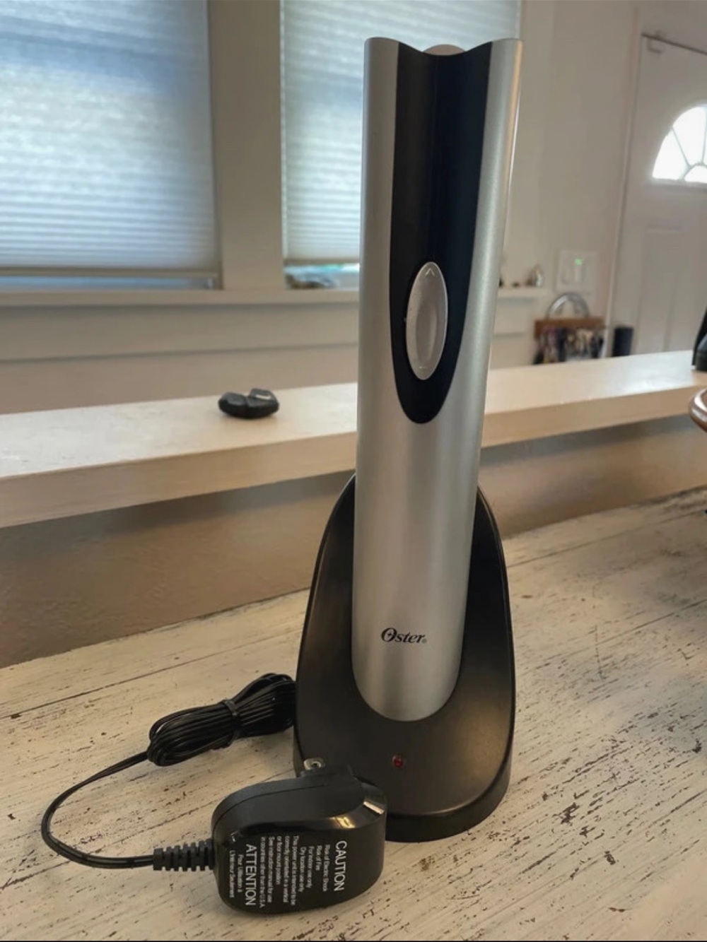 Oster cordless wine bottle opener with charging base